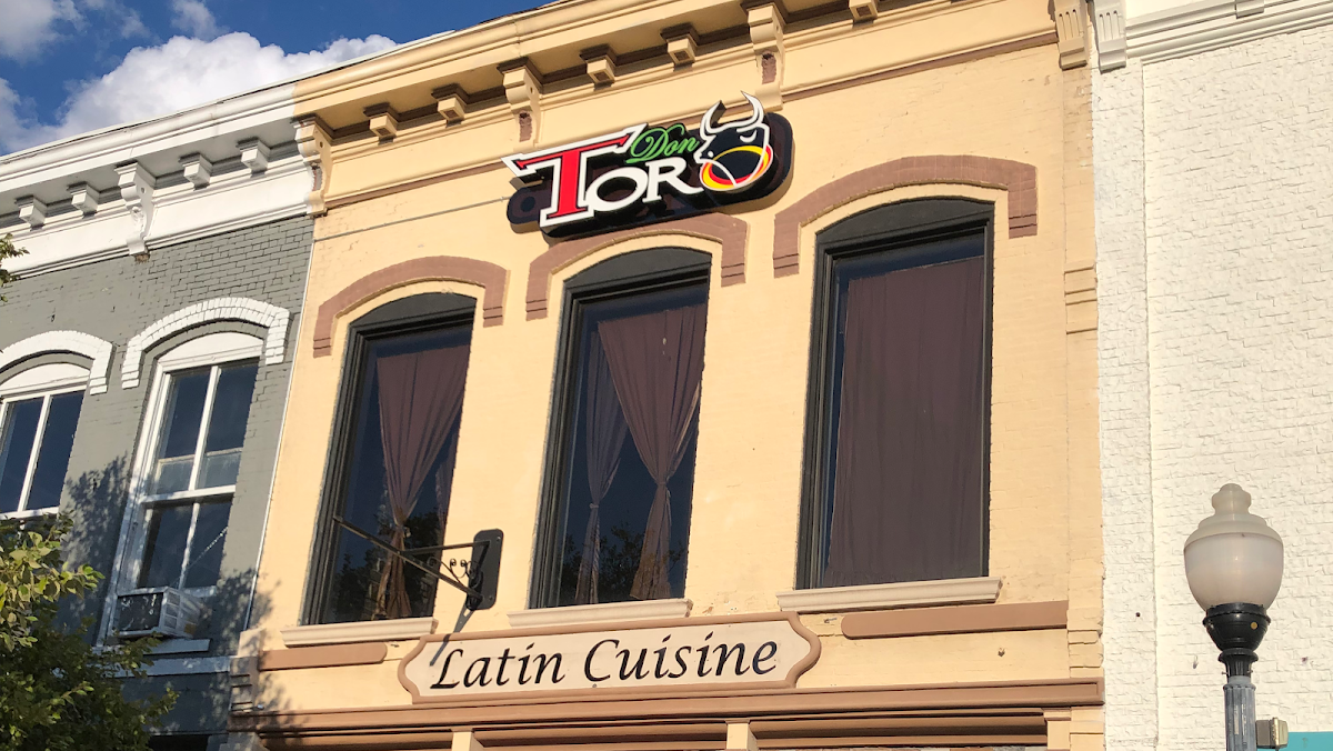 Dos Laredos — restaurante mexicano en Bonham