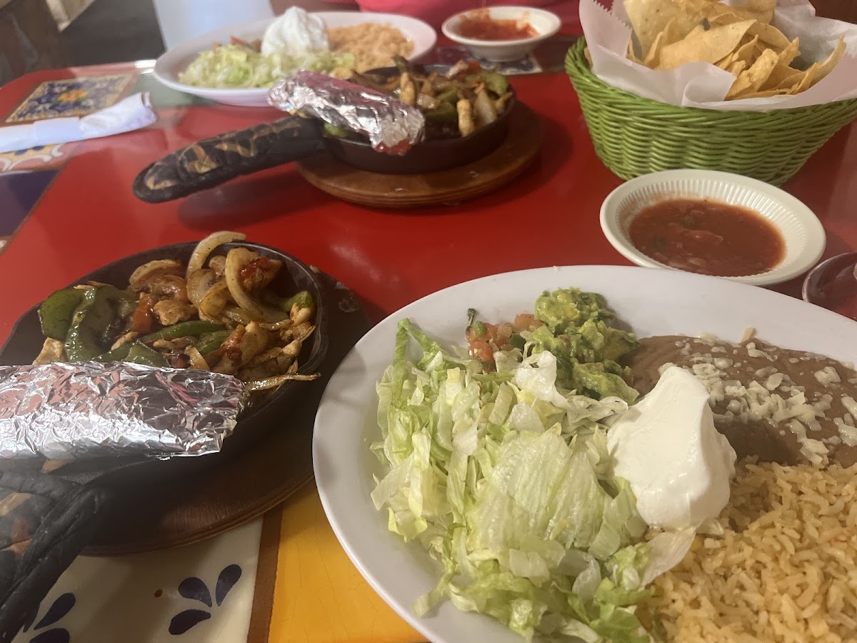 Los Parrilleros Mexican Grill