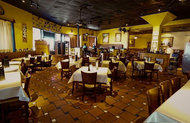 Menas Tex-Mex Grill Cantina — restaurante mexicano en Carrollton