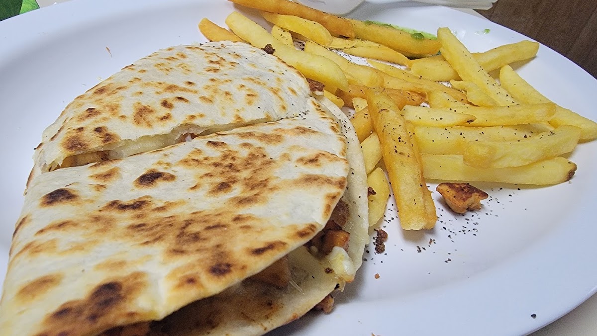 Que Chivo Pupuseria And Restaurant