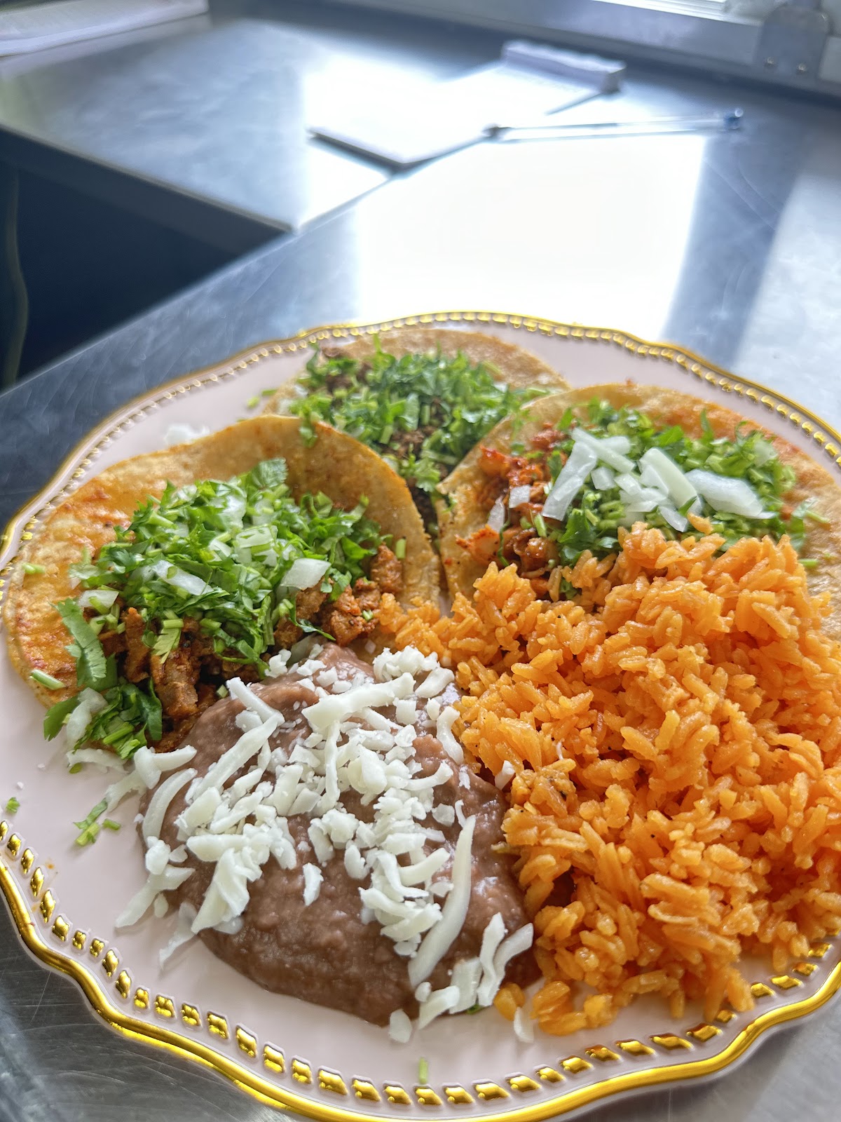 Santiago’s Tacos Mobile Kitchen